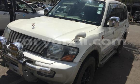 Acheter Occasion Voiture Mitsubishi Pajero Blanc à Lusaka, Zambie Acheter Occasion Voiture Mitsubishi Pajero Blanc à Lusaka, Zambie