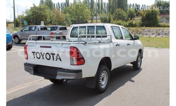 Acheter Import Voiture Toyota Hilux Blanc à Import - Dubai, Zambie Acheter Import Voiture Toyota Hilux Blanc à Import - Dubai, Zambie