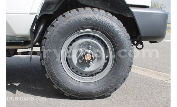 Acheter Import Voiture Toyota Land Cruiser Blanc à Import - Dubai, Zambie Acheter Import Voiture Toyota Land Cruiser Blanc à Import - Dubai, Zambie
