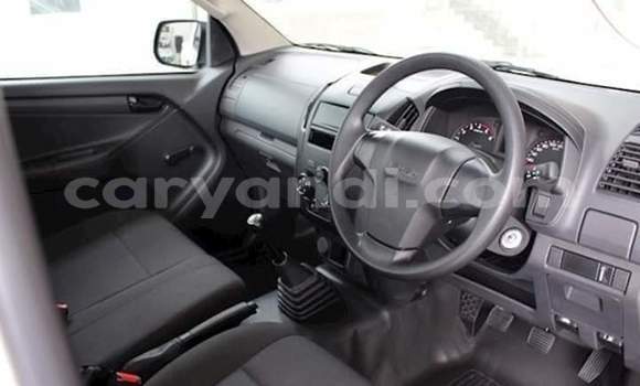 Acheter Occasion Voiture Isuzu KB Blanc à Lusaka, Zambie Acheter Occasion Voiture Isuzu KB Blanc à Lusaka, Zambie