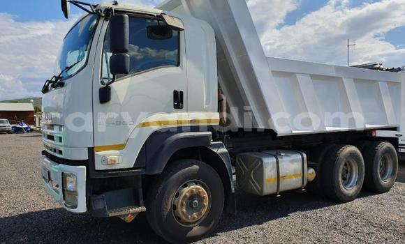 Acheter Occasion Utilitaire Isuzu FTR 850 Blanc à Lusaka, Zambie Acheter Occasion Utilitaire Isuzu FTR 850 Blanc à Lusaka, Zambie