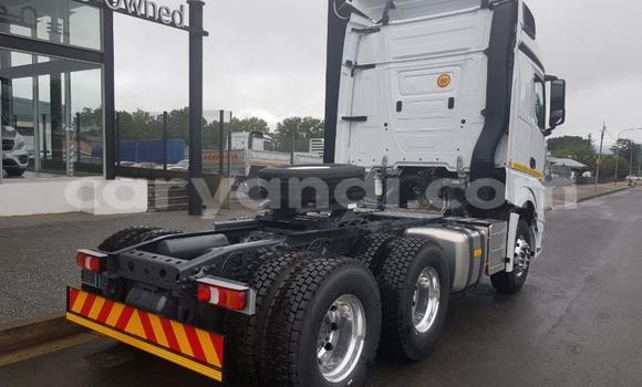 Acheter Occasion Utilitaire Mercedes–Benz Truck Blanc à Lusaka, Zambie Acheter Occasion Utilitaire Mercedes–Benz Truck Blanc à Lusaka, Zambie