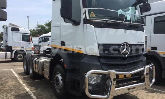 Acheter Occasion Utilitaire Mercedes–Benz Truck Blanc à Lusaka, Zambie Acheter Occasion Utilitaire Mercedes–Benz Truck Blanc à Lusaka, Zambie