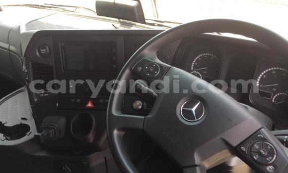 Acheter Occasion Utilitaire Mercedes–Benz Truck Blanc à Lusaka, Zambie Acheter Occasion Utilitaire Mercedes–Benz Truck Blanc à Lusaka, Zambie