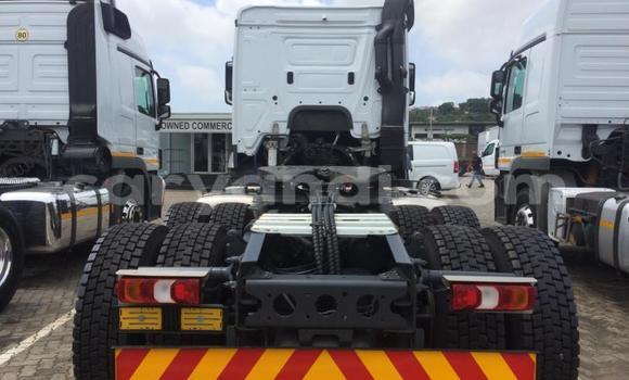 Acheter Occasion Utilitaire Mercedes–Benz Truck Blanc à Lusaka, Zambie Acheter Occasion Utilitaire Mercedes–Benz Truck Blanc à Lusaka, Zambie