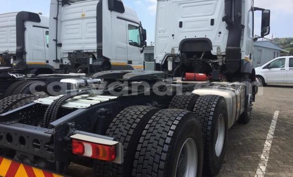 Acheter Occasion Utilitaire Mercedes–Benz Truck Blanc à Lusaka, Zambie Acheter Occasion Utilitaire Mercedes–Benz Truck Blanc à Lusaka, Zambie