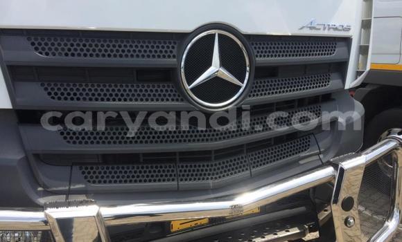 Acheter Occasion Utilitaire Mercedes–Benz Truck Blanc à Lusaka, Zambie Acheter Occasion Utilitaire Mercedes–Benz Truck Blanc à Lusaka, Zambie