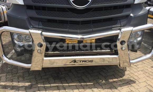 Acheter Occasion Utilitaire Mercedes–Benz Truck Blanc à Lusaka, Zambie Acheter Occasion Utilitaire Mercedes–Benz Truck Blanc à Lusaka, Zambie
