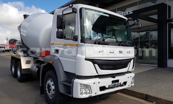 Acheter Occasion Utilitaire Mitsubishi Fuso Blanc à Livingstone, Zambie Acheter Occasion Utilitaire Mitsubishi Fuso Blanc à Livingstone, Zambie