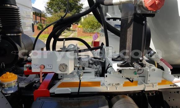 Acheter Occasion Utilitaire Mitsubishi Fuso Blanc à Livingstone, Zambie Acheter Occasion Utilitaire Mitsubishi Fuso Blanc à Livingstone, Zambie