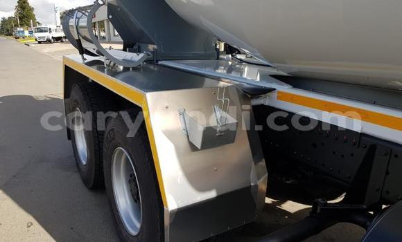 Acheter Occasion Utilitaire Mitsubishi Fuso Blanc à Livingstone, Zambie Acheter Occasion Utilitaire Mitsubishi Fuso Blanc à Livingstone, Zambie