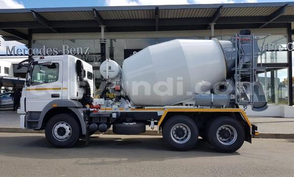 Acheter Occasion Utilitaire Mitsubishi Fuso Blanc à Livingstone, Zambie Acheter Occasion Utilitaire Mitsubishi Fuso Blanc à Livingstone, Zambie