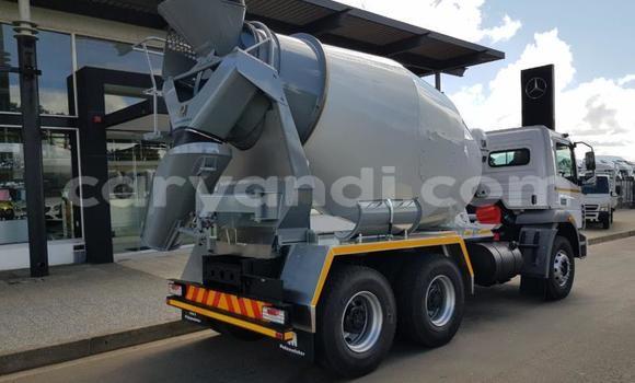 Acheter Occasion Utilitaire Mitsubishi Fuso Blanc à Livingstone, Zambie Acheter Occasion Utilitaire Mitsubishi Fuso Blanc à Livingstone, Zambie