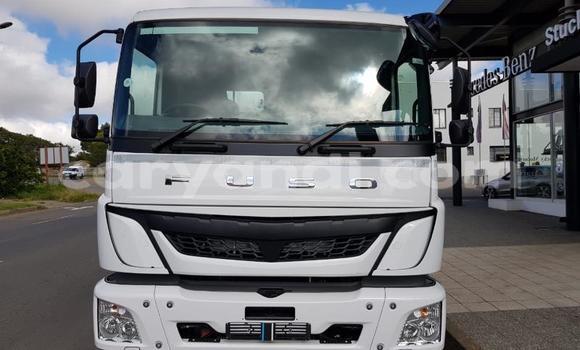 Acheter Occasion Utilitaire Mitsubishi Fuso Blanc à Livingstone, Zambie Acheter Occasion Utilitaire Mitsubishi Fuso Blanc à Livingstone, Zambie