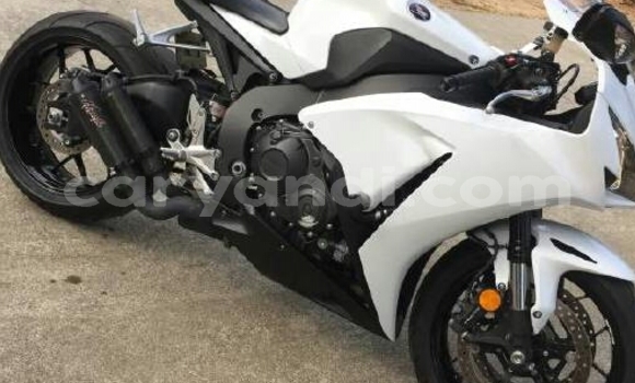 Tenga Tsaru Honda CBR 1000 RR Chena Bike in Kasama in Zambia Tenga Tsaru Honda CBR 1000 RR Chena Bike in Kasama in Zambia