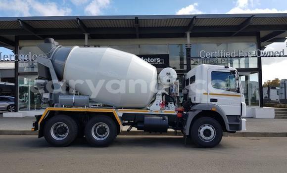 Acheter Occasion Utilitaire Mitsubishi Fuso Blanc à Livingstone, Zambie Acheter Occasion Utilitaire Mitsubishi Fuso Blanc à Livingstone, Zambie