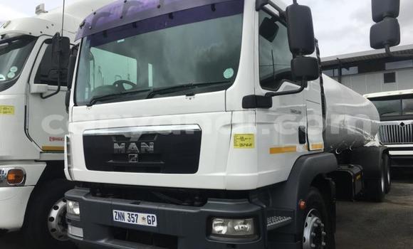 Acheter Occasion Utilitaire Man Silent Blanc à Livingstone, Zambie Acheter Occasion Utilitaire Man Silent Blanc à Livingstone, Zambie