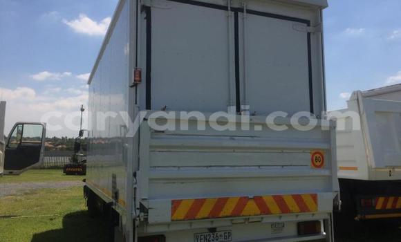 Nunua Ilio tumika Isuzu FTR 850 Nyeupe Lori ndani ya Lusaka nchini Zambia Nunua Ilio tumika Isuzu FTR 850 Nyeupe Lori ndani ya Lusaka nchini Zambia