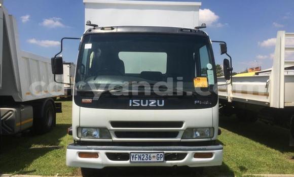 Nunua Ilio tumika Isuzu FTR 850 Nyeupe Lori ndani ya Lusaka nchini Zambia Nunua Ilio tumika Isuzu FTR 850 Nyeupe Lori ndani ya Lusaka nchini Zambia
