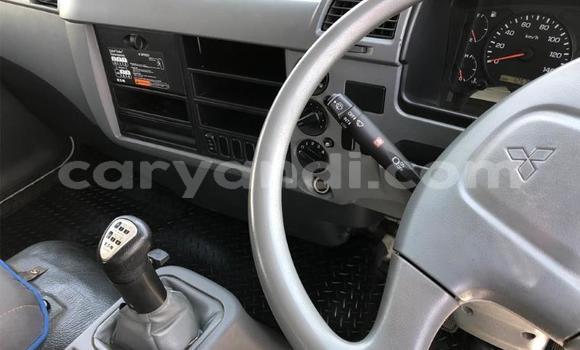 Acheter Occasion Utilitaire Mitsubishi Fuso Blanc à Livingstone, Zambie Acheter Occasion Utilitaire Mitsubishi Fuso Blanc à Livingstone, Zambie