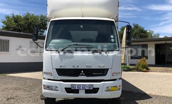 Acheter Occasion Utilitaire Mitsubishi Fuso Blanc à Livingstone, Zambie Acheter Occasion Utilitaire Mitsubishi Fuso Blanc à Livingstone, Zambie