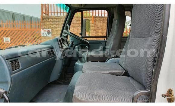 Acheter Occasion Utilitaire Nissan UD Blanc à Lusaka, Zambie Acheter Occasion Utilitaire Nissan UD Blanc à Lusaka, Zambie