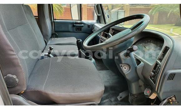 Acheter Occasion Utilitaire Nissan UD Blanc à Lusaka, Zambie Acheter Occasion Utilitaire Nissan UD Blanc à Lusaka, Zambie