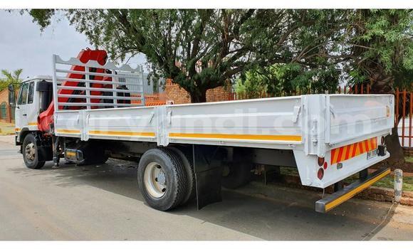 Acheter Occasion Utilitaire Nissan UD Blanc à Lusaka, Zambie Acheter Occasion Utilitaire Nissan UD Blanc à Lusaka, Zambie