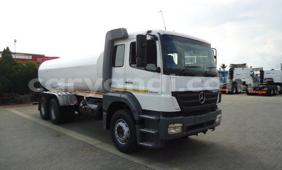 Acheter Occasion Utilitaire Mercedes–Benz 2628 Blanc à Livingstone, Zambie Acheter Occasion Utilitaire Mercedes–Benz 2628 Blanc à Livingstone, Zambie