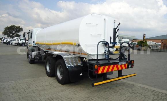 Acheter Occasion Utilitaire Mercedes–Benz 2628 Blanc à Livingstone, Zambie Acheter Occasion Utilitaire Mercedes–Benz 2628 Blanc à Livingstone, Zambie