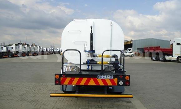 Acheter Occasion Utilitaire Mercedes–Benz 2628 Blanc à Livingstone, Zambie Acheter Occasion Utilitaire Mercedes–Benz 2628 Blanc à Livingstone, Zambie