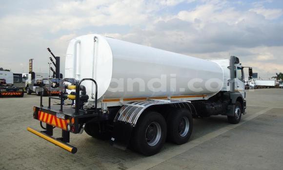 Acheter Occasion Utilitaire Mercedes–Benz 2628 Blanc à Livingstone, Zambie Acheter Occasion Utilitaire Mercedes–Benz 2628 Blanc à Livingstone, Zambie