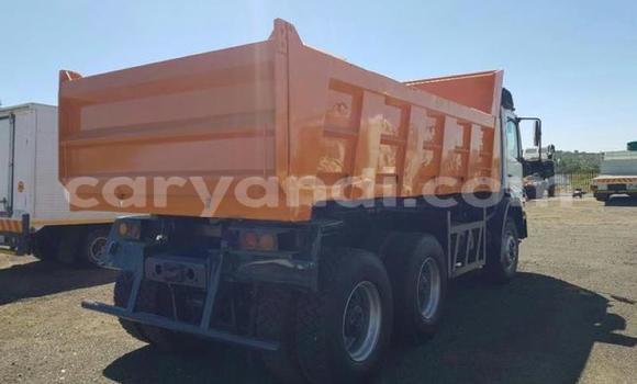 Acheter Occasion Utilitaire Mercedes–Benz Tipper Blanc à Livingstone, Zambie Acheter Occasion Utilitaire Mercedes–Benz Tipper Blanc à Livingstone, Zambie