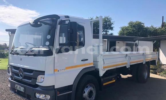 Acheter Occasion Utilitaire Mercedes–Benz Atego Blanc à Livingstone, Zambie Acheter Occasion Utilitaire Mercedes–Benz Atego Blanc à Livingstone, Zambie