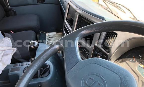 Acheter Occasion Utilitaire Nissan UD Blanc à Livingstone, Zambie Acheter Occasion Utilitaire Nissan UD Blanc à Livingstone, Zambie