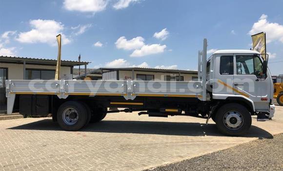 Acheter Occasion Utilitaire Nissan UD Blanc à Livingstone, Zambie Acheter Occasion Utilitaire Nissan UD Blanc à Livingstone, Zambie