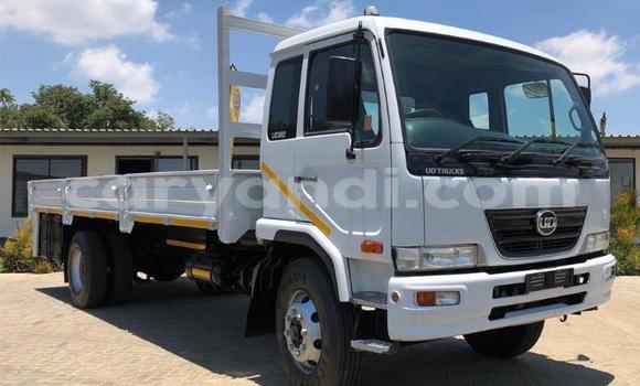 Acheter Occasion Utilitaire Nissan UD Blanc à Livingstone, Zambie Acheter Occasion Utilitaire Nissan UD Blanc à Livingstone, Zambie