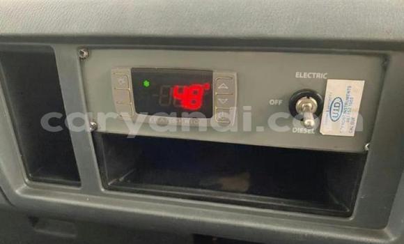 Nunua Ilio tumika Nissan UD Nyeupe Lori ndani ya Lusaka nchini Zambia Nunua Ilio tumika Nissan UD Nyeupe Lori ndani ya Lusaka nchini Zambia