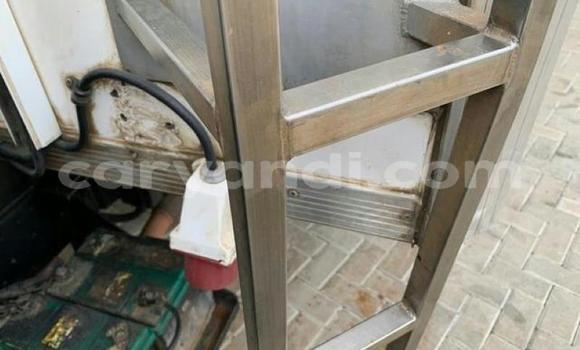 Nunua Ilio tumika Nissan UD Nyeupe Lori ndani ya Lusaka nchini Zambia Nunua Ilio tumika Nissan UD Nyeupe Lori ndani ya Lusaka nchini Zambia