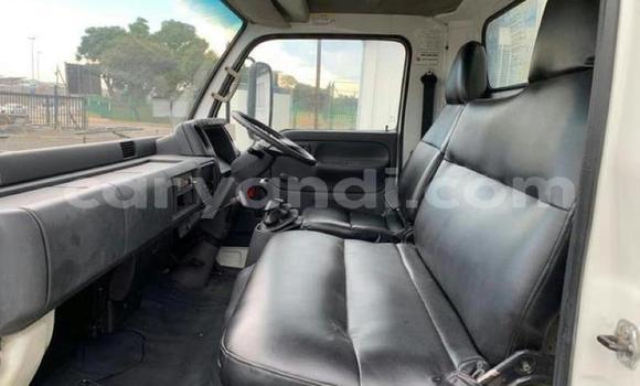 Nunua Ilio tumika Nissan UD Nyeupe Lori ndani ya Lusaka nchini Zambia Nunua Ilio tumika Nissan UD Nyeupe Lori ndani ya Lusaka nchini Zambia