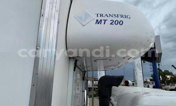 Nunua Ilio tumika Nissan UD Nyeupe Lori ndani ya Lusaka nchini Zambia Nunua Ilio tumika Nissan UD Nyeupe Lori ndani ya Lusaka nchini Zambia