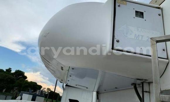 Nunua Ilio tumika Nissan UD Nyeupe Lori ndani ya Lusaka nchini Zambia Nunua Ilio tumika Nissan UD Nyeupe Lori ndani ya Lusaka nchini Zambia