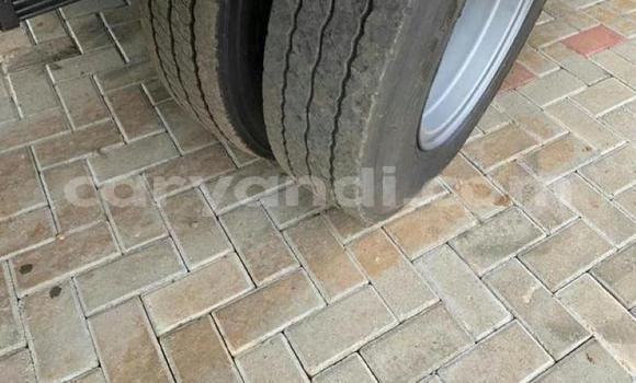 Nunua Ilio tumika Nissan UD Nyeupe Lori ndani ya Lusaka nchini Zambia Nunua Ilio tumika Nissan UD Nyeupe Lori ndani ya Lusaka nchini Zambia