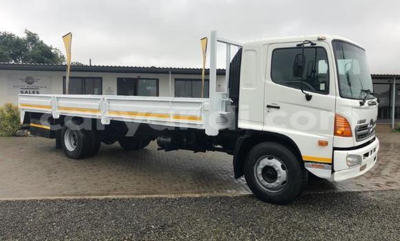 Buy Used Hino 300 Series White Truck in Livingstone in Zambia Buy Used Hino 300 Series White Truck in Livingstone in Zambia
