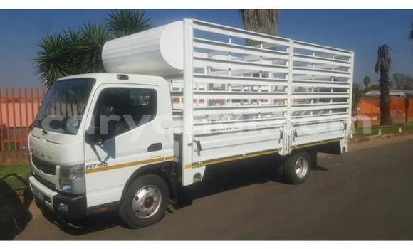 Acheter Occasion Utilitaire Mitsubishi Fuso Blanc à Lusaka, Zambie Acheter Occasion Utilitaire Mitsubishi Fuso Blanc à Lusaka, Zambie
