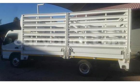 Acheter Occasion Utilitaire Mitsubishi Fuso Blanc à Lusaka, Zambie Acheter Occasion Utilitaire Mitsubishi Fuso Blanc à Lusaka, Zambie