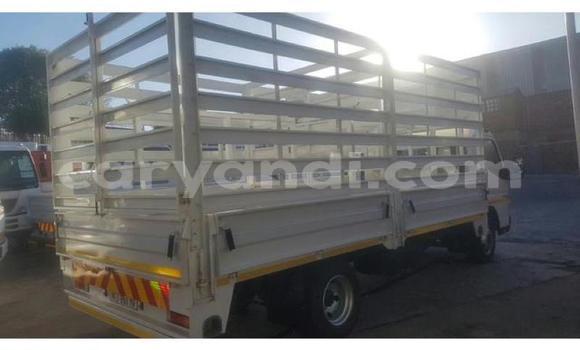 Acheter Occasion Utilitaire Mitsubishi Fuso Blanc à Lusaka, Zambie Acheter Occasion Utilitaire Mitsubishi Fuso Blanc à Lusaka, Zambie