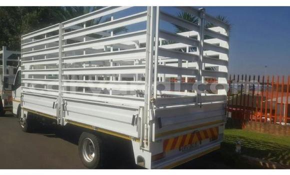 Acheter Occasion Utilitaire Mitsubishi Fuso Blanc à Lusaka, Zambie Acheter Occasion Utilitaire Mitsubishi Fuso Blanc à Lusaka, Zambie