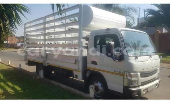 Acheter Occasion Utilitaire Mitsubishi Fuso Blanc à Lusaka, Zambie Acheter Occasion Utilitaire Mitsubishi Fuso Blanc à Lusaka, Zambie