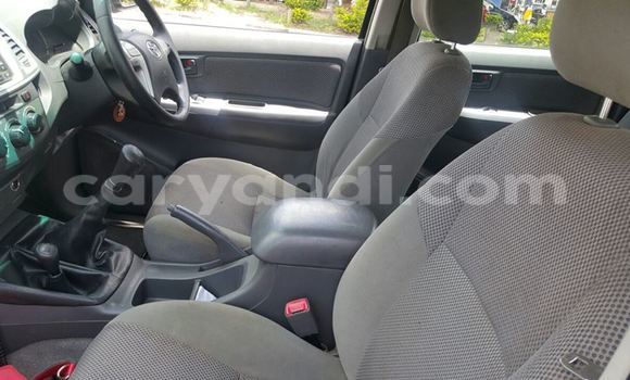 Acheter Occasion Voiture Toyota Hilux Noir à Chingola, Zambie Acheter Occasion Voiture Toyota Hilux Noir à Chingola, Zambie